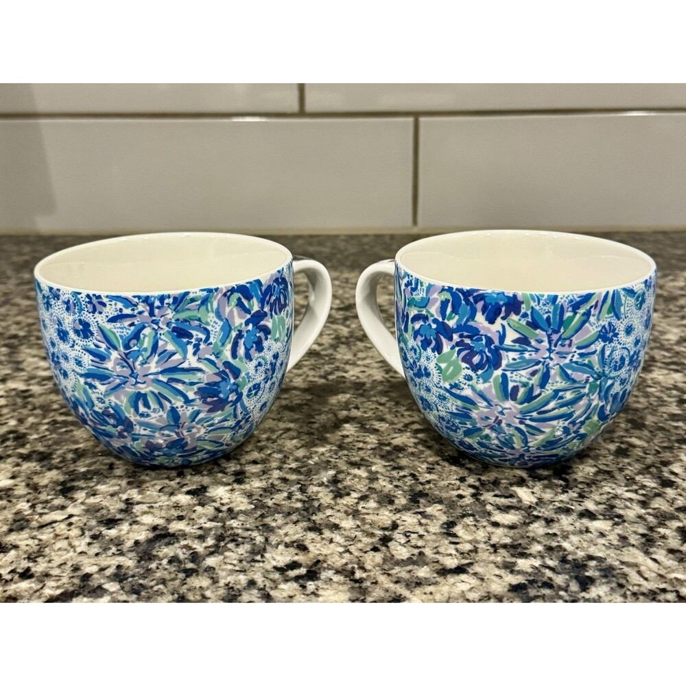 Set of 2 LILLY PULITZER Mugs Blue Floral Hidden Cat Kitty 12 oz Cups Tea Coffee